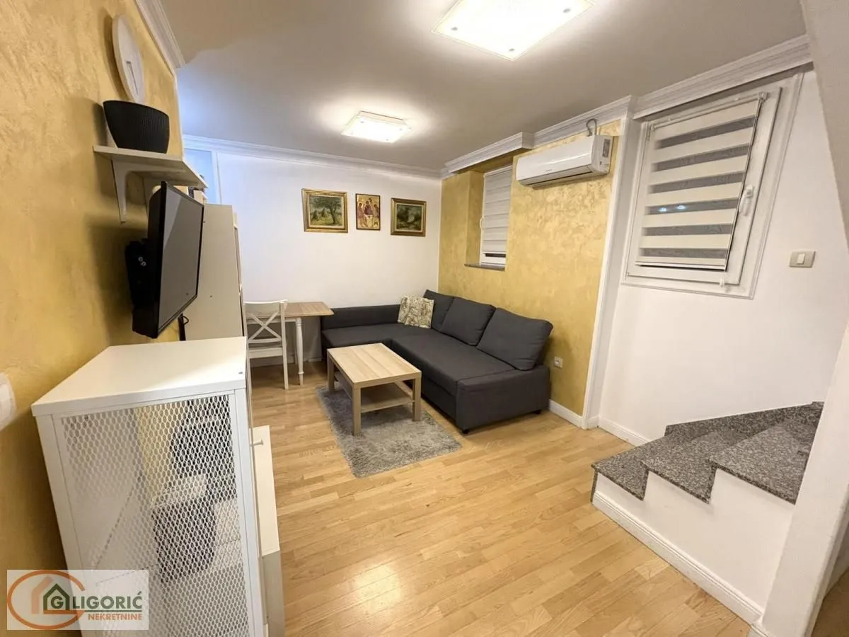 Rent, three bedroom apartment, 65m², Stari Grad, Beograd