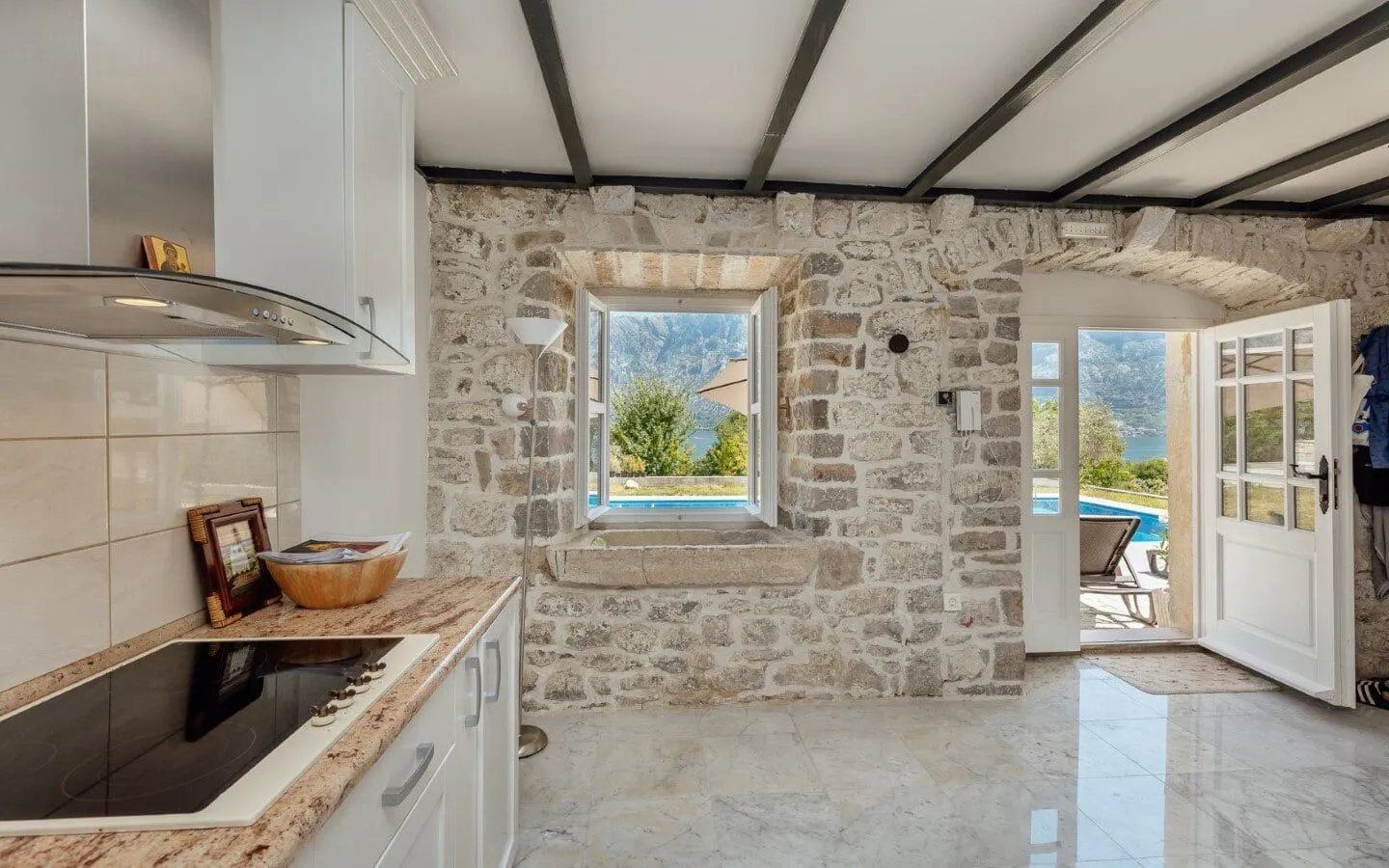 Sale, house, 800m², Prčanj, Kotor