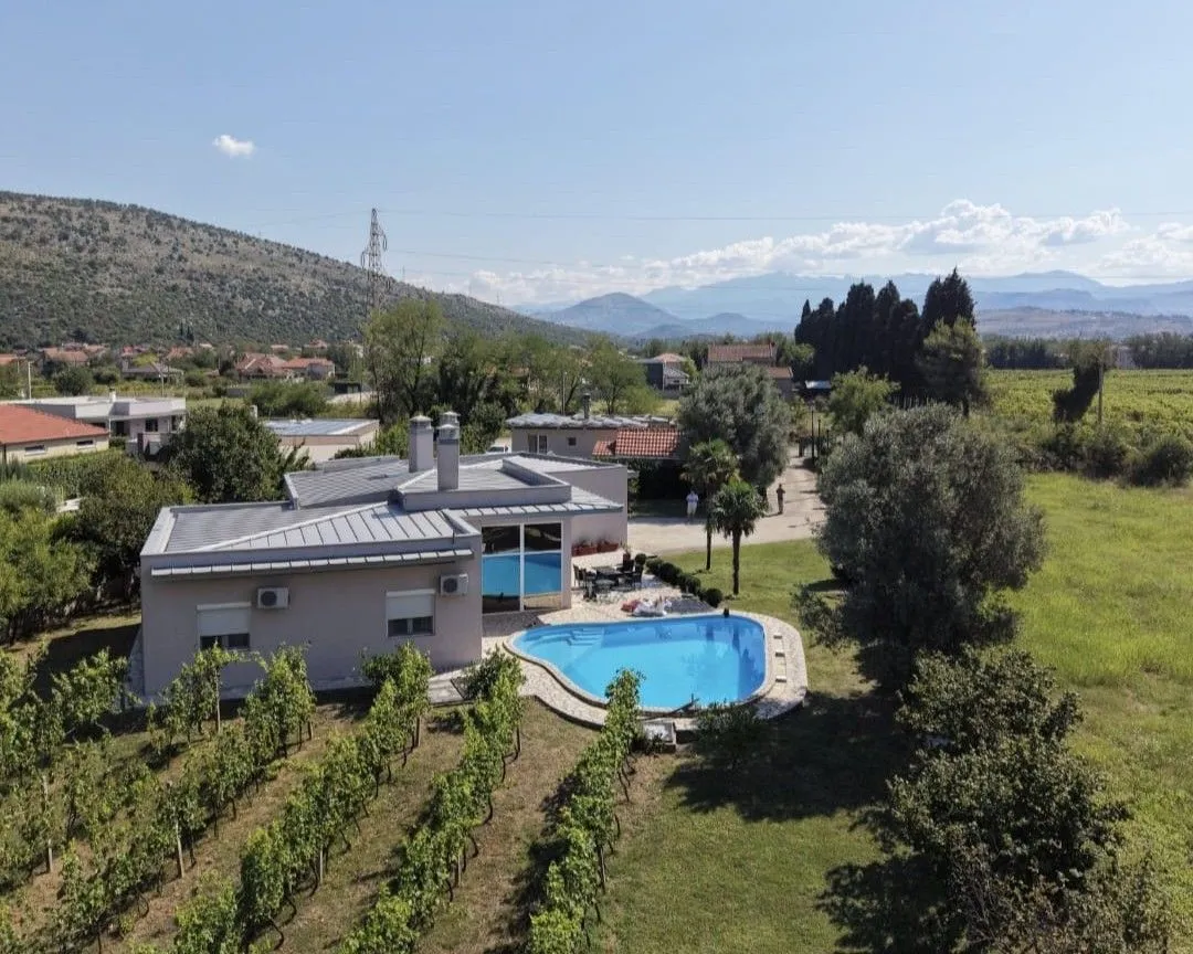 Rent, house, 250m², Tološi, Podgorica