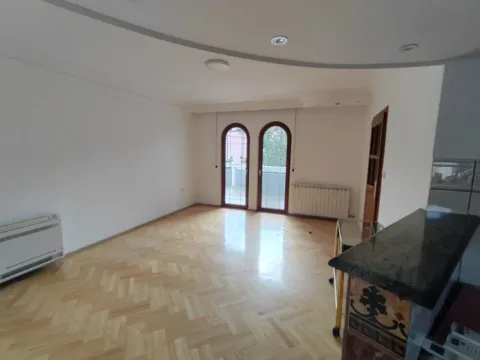 Izdavanje, kuća, 400m², Dalmatinska ulica, Podgorica - image 5