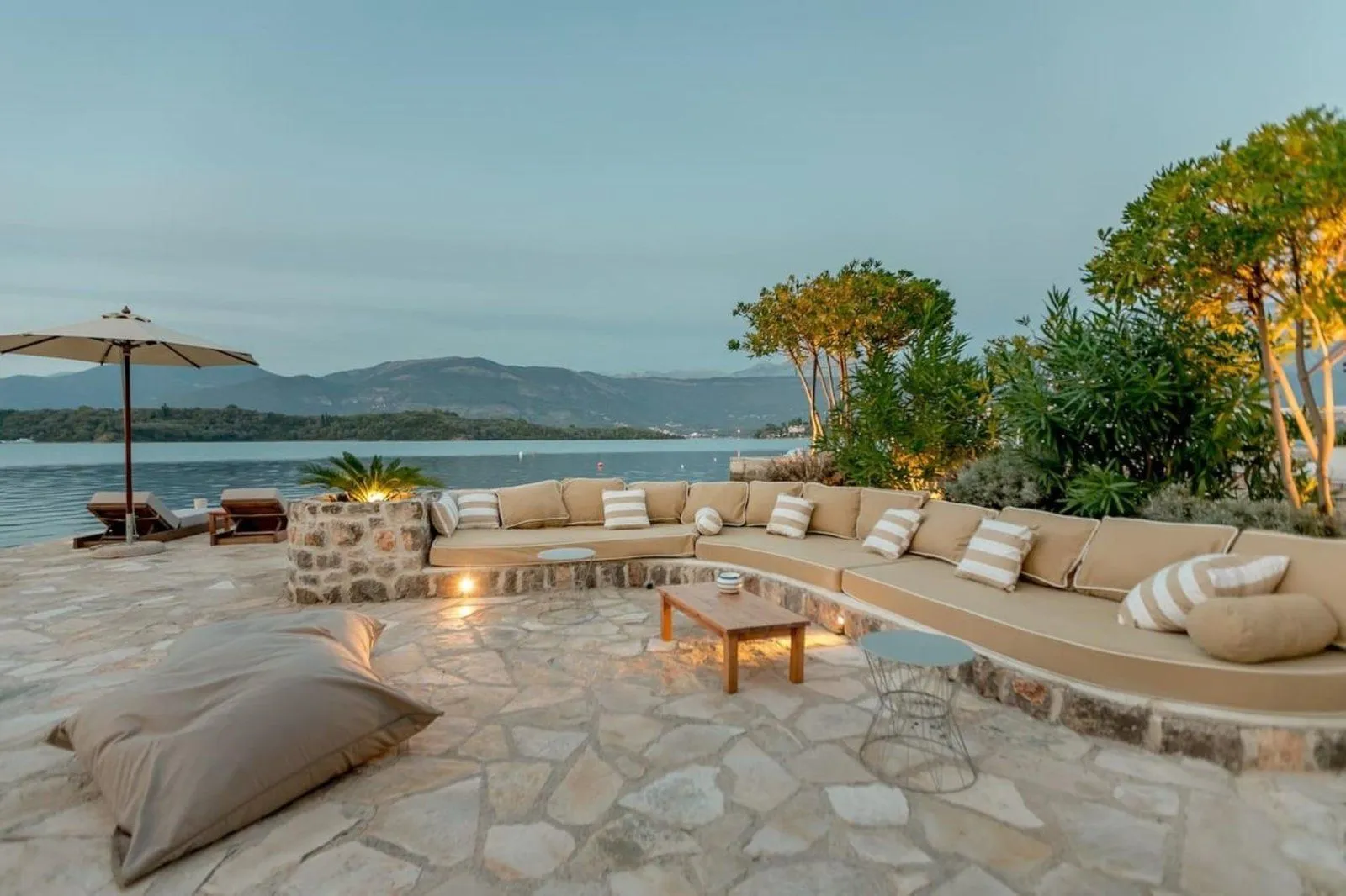Prodaja, kuća, 676m², Đuraševići, Tivat