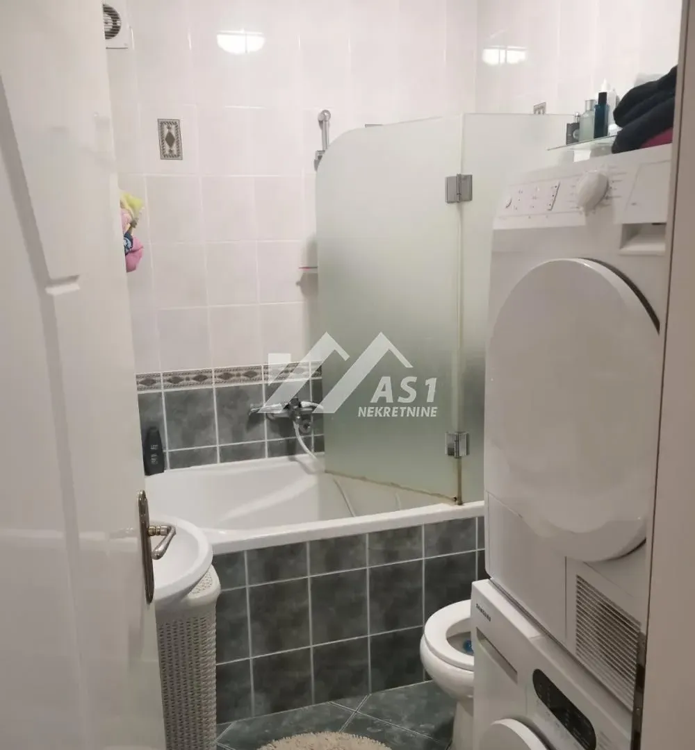 Izdavanje, dvosoban stan, 70m², Grbavica, Novi Sad Sve Podlokacije