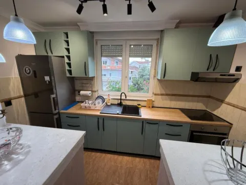 Izdavanje, jednosoban stan, 60m², Gorica C, Podgorica