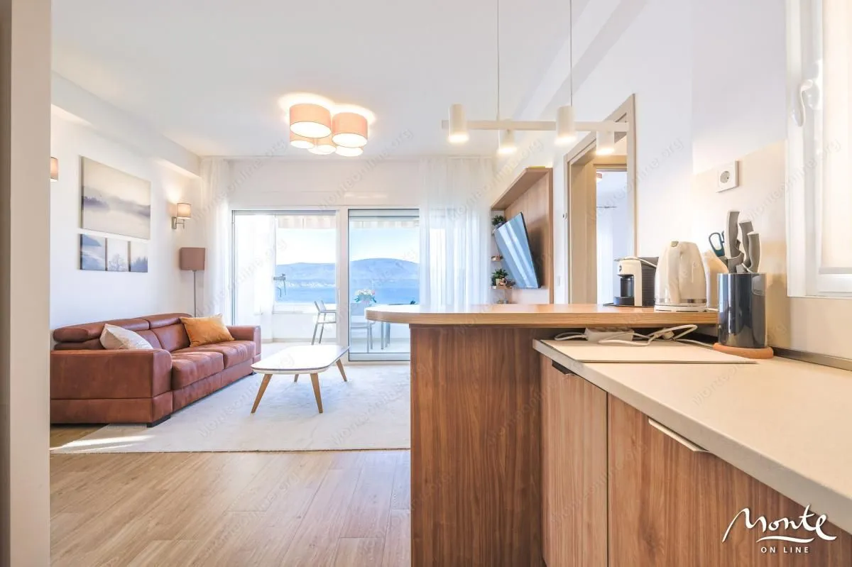 Prodaja, dvosoban stan, 66m², Tivat, Crna Gora