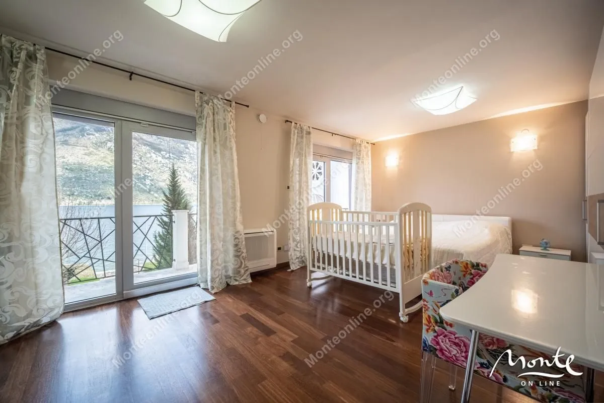 Sale, house, 484m², Stoliv, Kotor