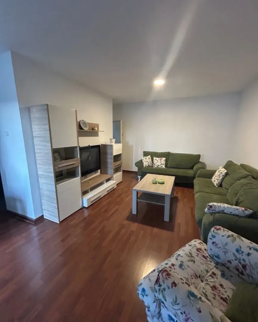 Izdavanje, trosoban stan, 98m², Preko Morače, Podgorica