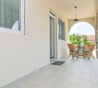 Rent, one bedroom apartment, 45m², Kalimanj, Tivat - image 8