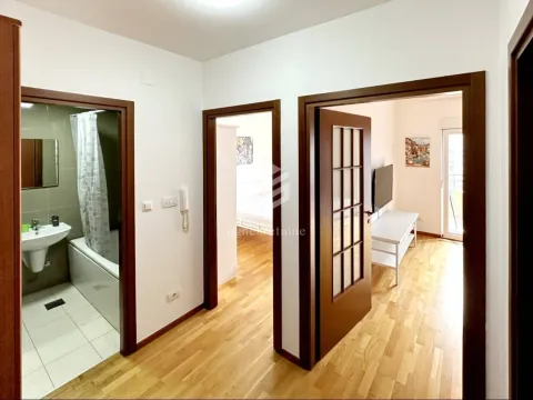 Izdavanje, jednosoban stan, 50m², City Kvart, Podgorica - image 8