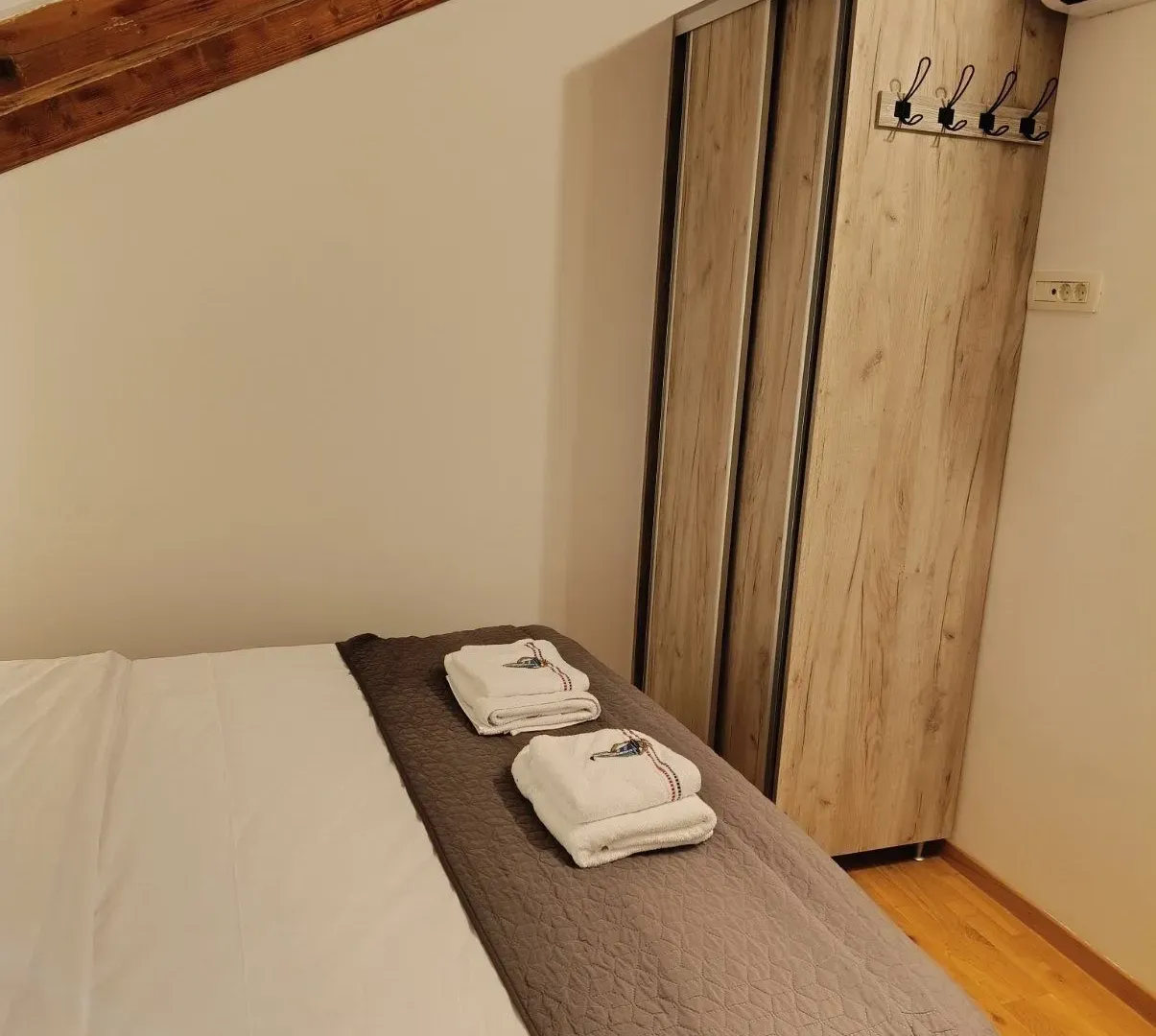 Rent, two bedroom apartment, 88m², Kalimanj, Tivat