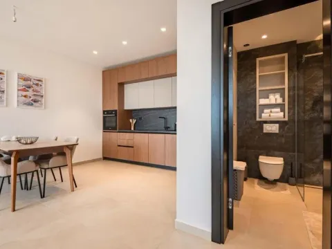 Izdavanje, kuća, 318m², Reževići, Budva - image 21