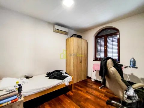 Prodaja, kuća, 340m², Tološi, Podgorica - image 26