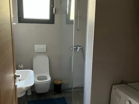 Izdavanje, jednosoban stan, 43m², Kalimanj, Tivat - image 5