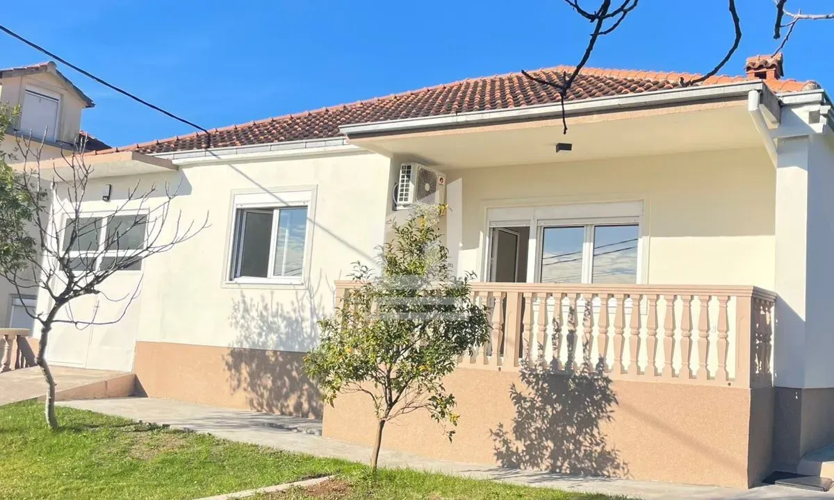 Sale, four bedroom apartment, 118m², Centar, Tivat