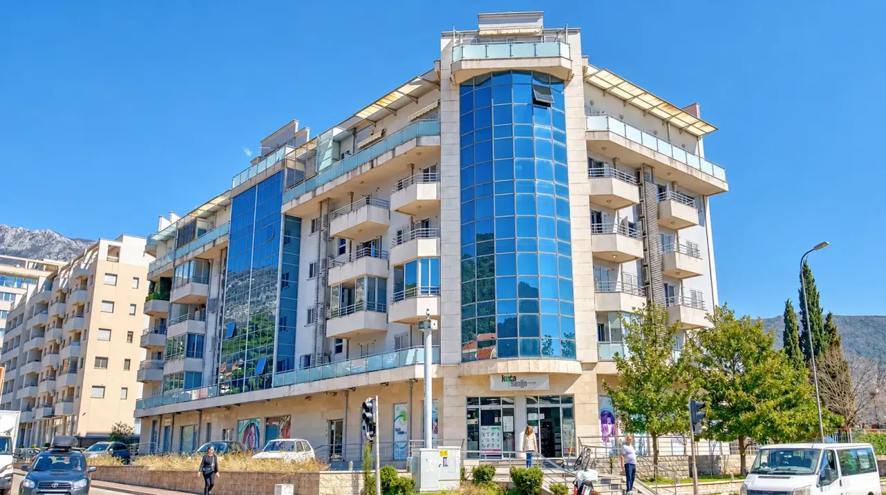 Rent, office space, 45m², Zaobilaznica, Budva