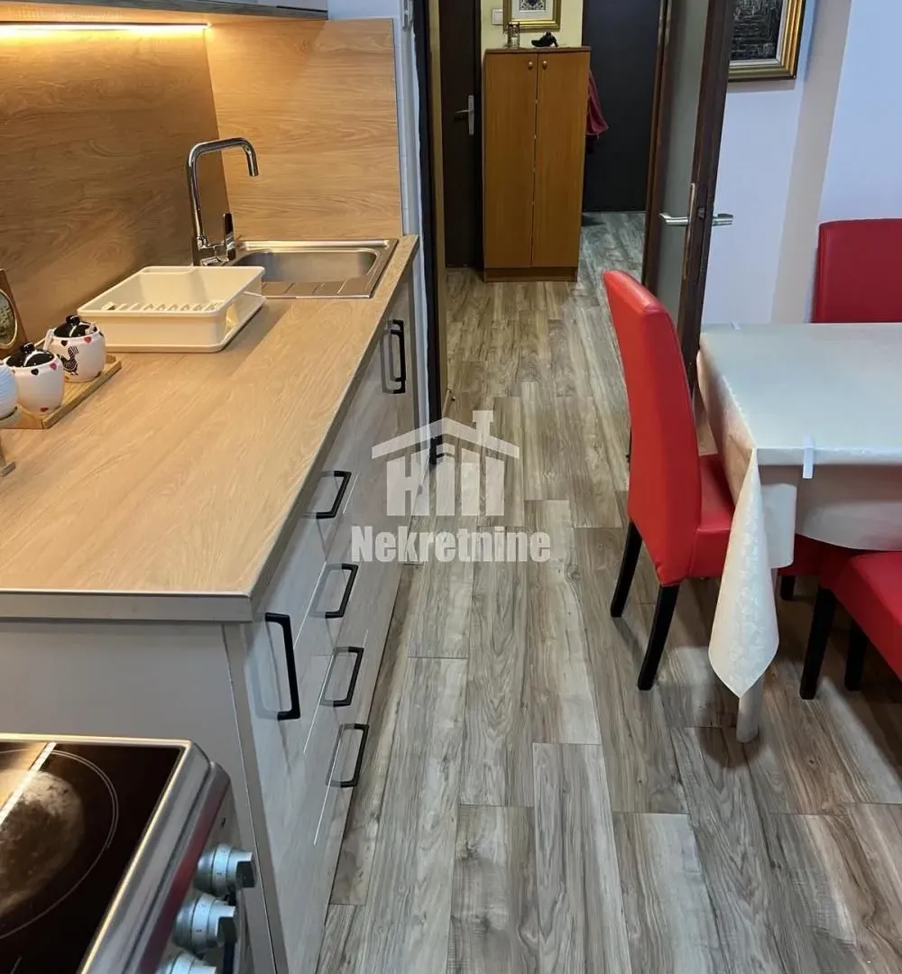 Prodaja, trosoban stan, 77m², Zemun Sve Podlokacije, Beograd