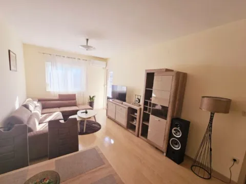 Izdavanje, jednosoban stan, 49m², City Kvart, Podgorica - image 10