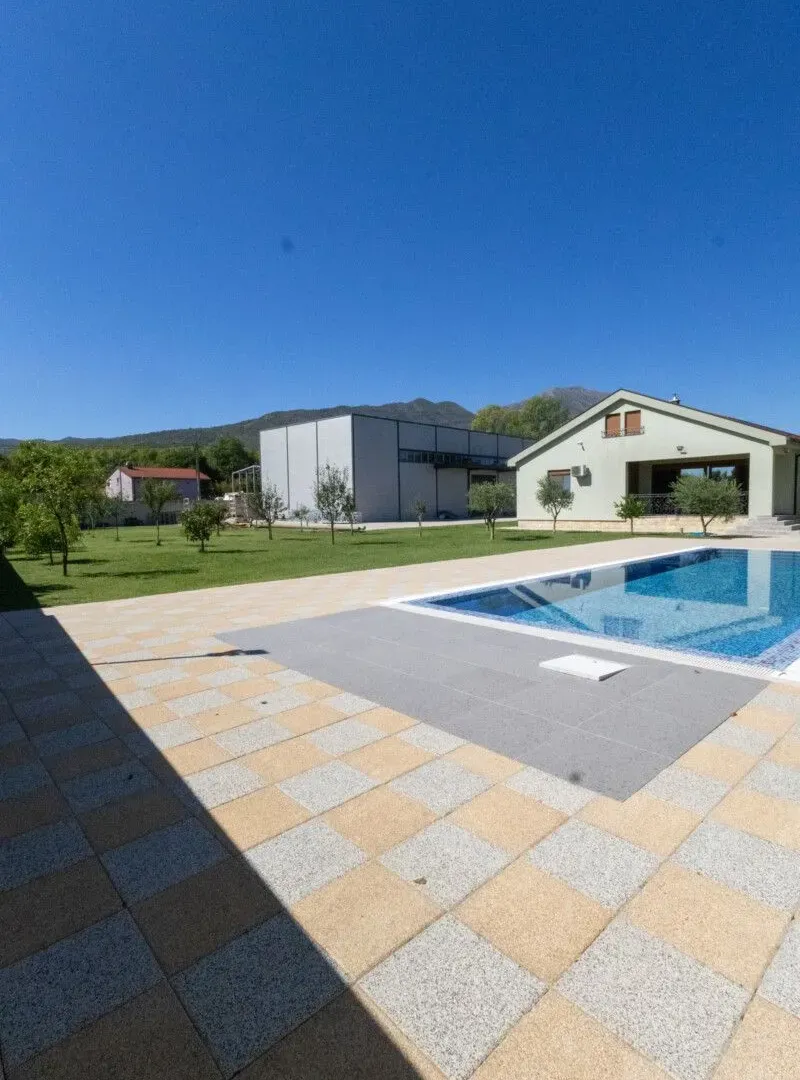 Rent, house, 180m², Podgorica, Crna Gora