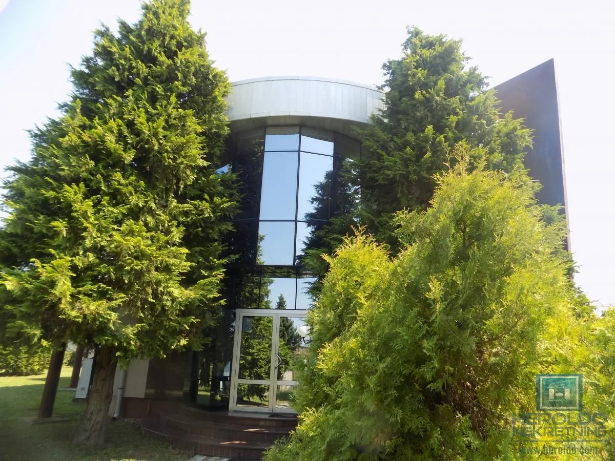 Izdavanje, poslovni prostor, 270m², 7. juli, Paraćin