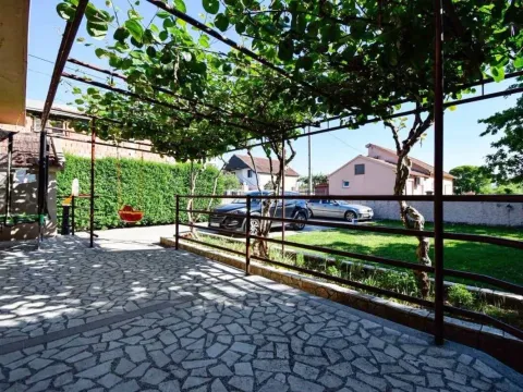 Prodaja, kuća, 250m², Donja Gorica, Podgorica - image 5