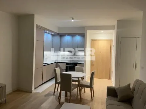 Izdavanje, trosoban stan, 86m², Savski Venac, Beograd - image 1