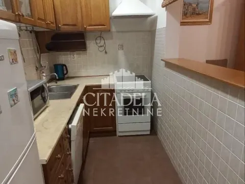 Izdavanje, trosoban stan, 81m², Savski Venac, Beograd - image 2