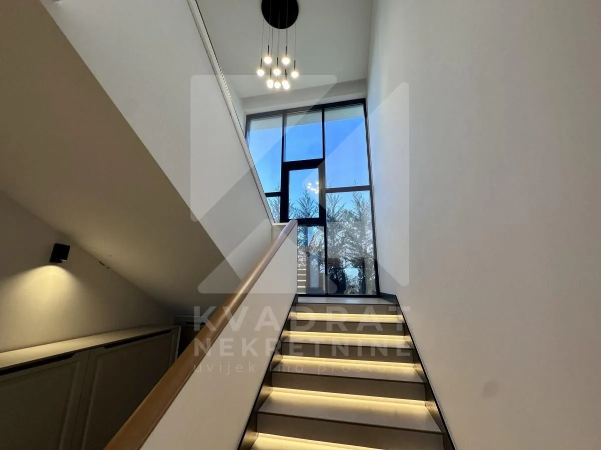 Rent, house, 230m², Gornja Gorica, Podgorica