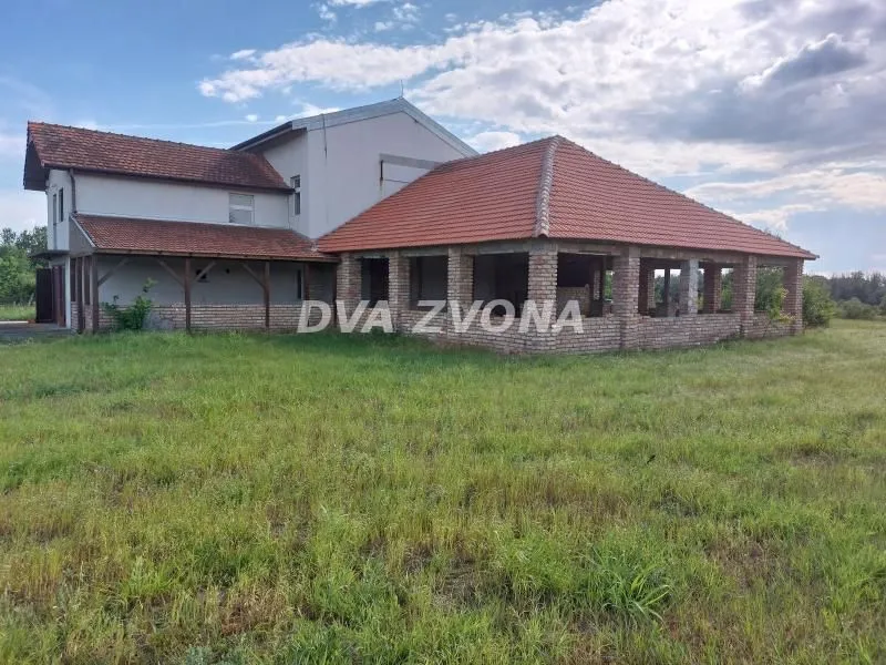 Prodaja, ugostiteljski objekat, 478m², Perlez, Zrenjanin