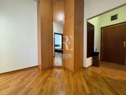 Izdavanje, jednosoban stan, 70m², Centar, Podgorica - image 9