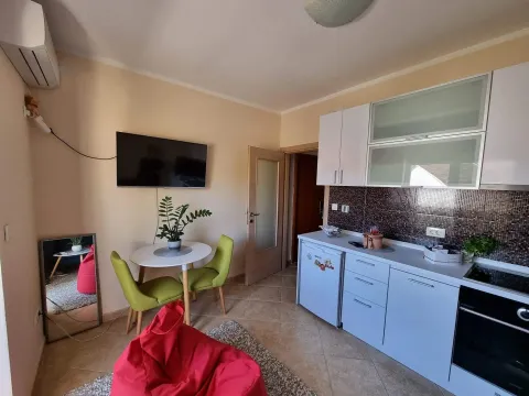 Izdavanje, jednosoban stan, 35m², Momišići, Podgorica - image 5