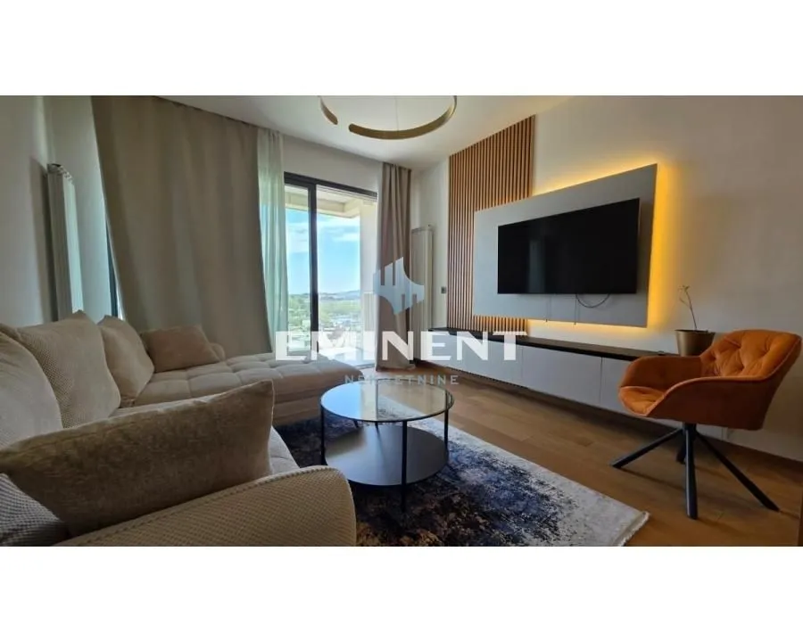 Izdavanje, trosoban stan, 74m², Gundulićev Venac, Beograd