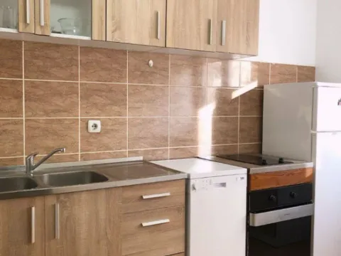 Izdavanje, trosoban stan, 100m², Lazi, Budva - image 8