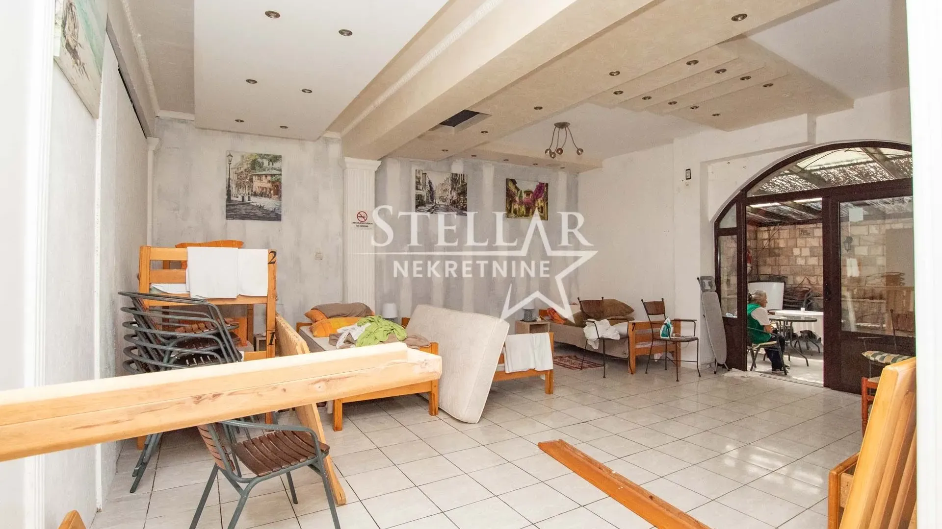 Izdavanje, kuća, 200m², Budva, Crna Gora