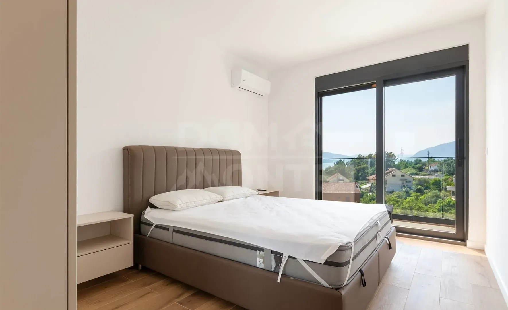 Rent, house, 183m², Kava, Tivat
