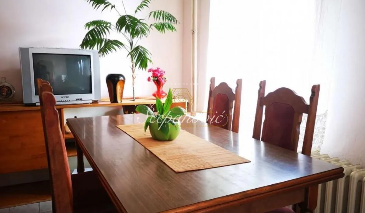 Izdavanje, četvorosoban stan, 52m², Adamovićevo Naselje, Novi Sad Sve Podlokacije