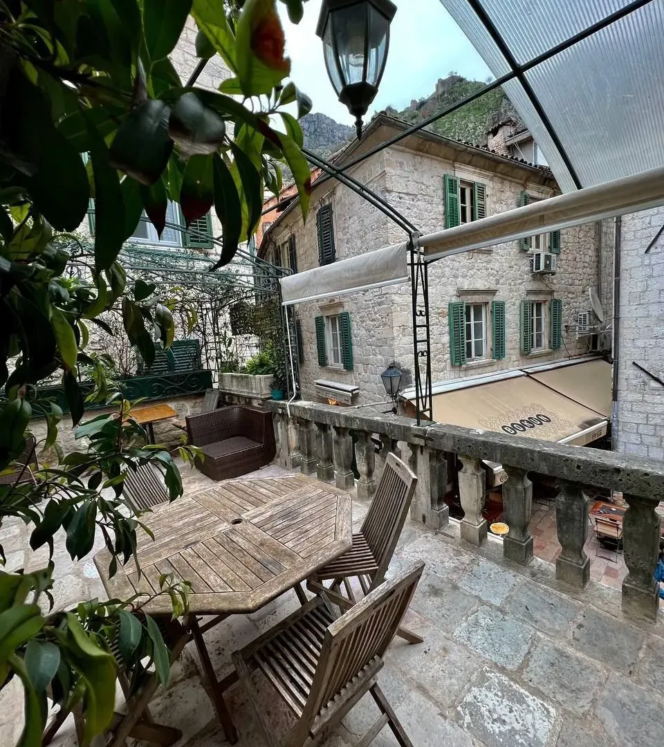 Izdavanje, jednosoban stan, 60m², Stari Grad Kotor, Kotor