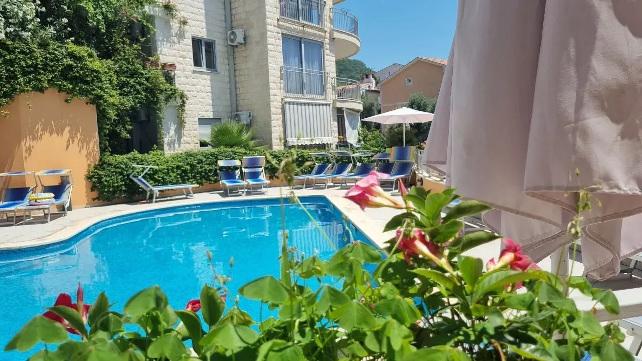Sale, two bedroom apartment, 54m², Petrovac, Budva