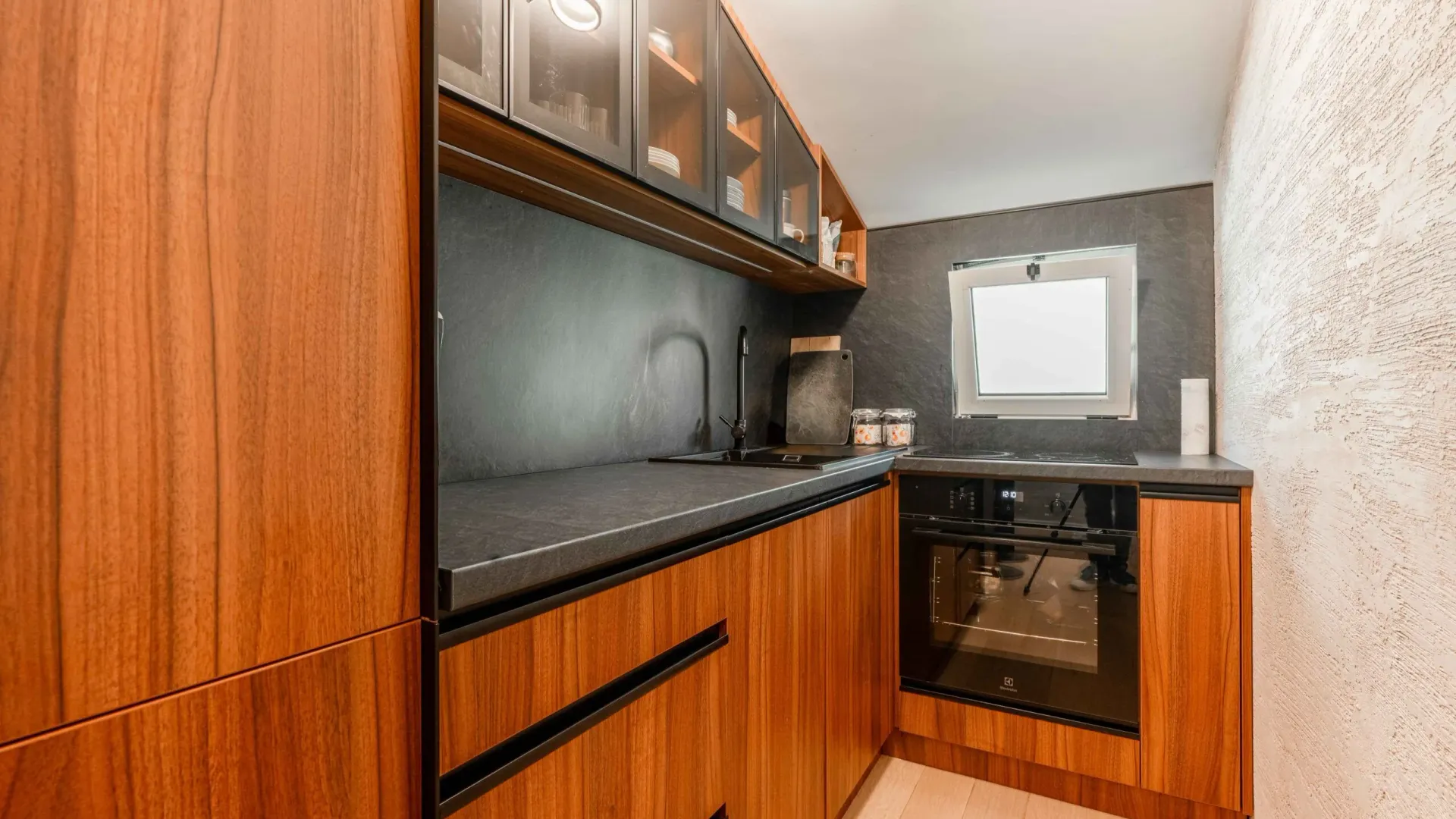 Sale, two bedroom apartment, 81m², Petrovac, Budva