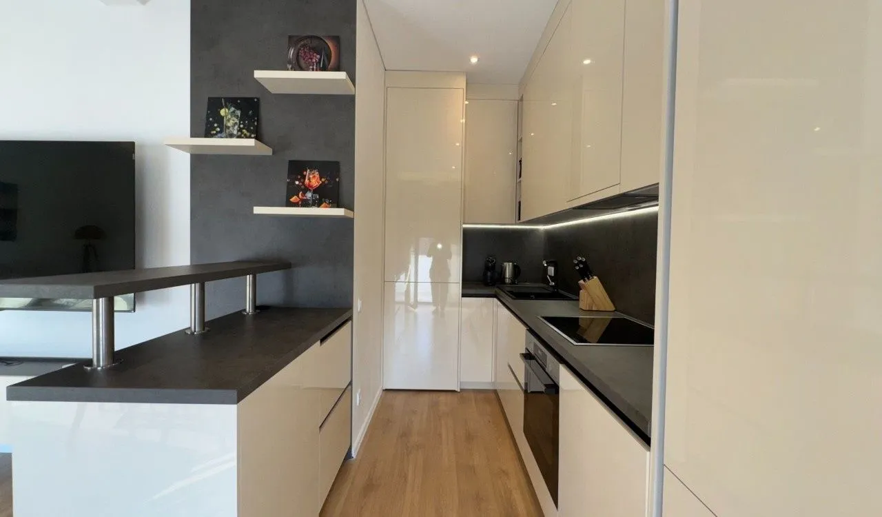 Prodaja, dvosoban stan, 90m², Tivat, Crna Gora