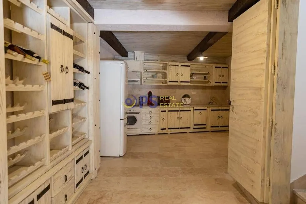 Rent, house, 200m², Bar, Crna Gora
