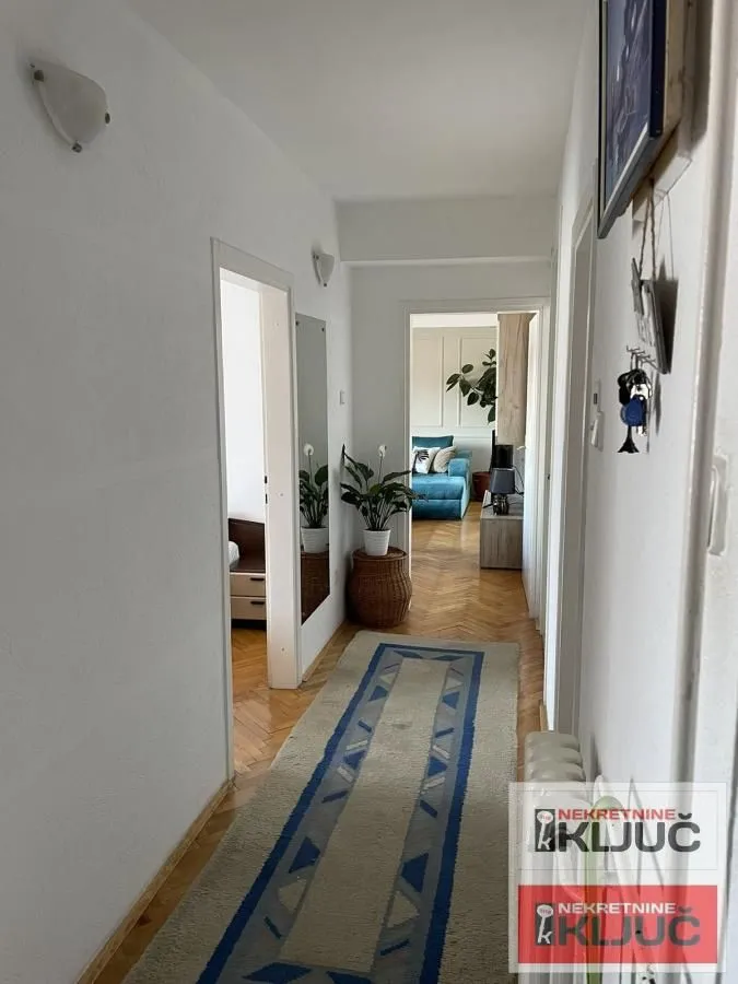 Prodaja, četvorosoban stan, 91m², Centar, Novi Sad