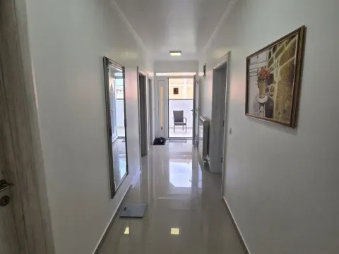 Prodaja, kuća, 200m², Ledine, Beograd - image 7