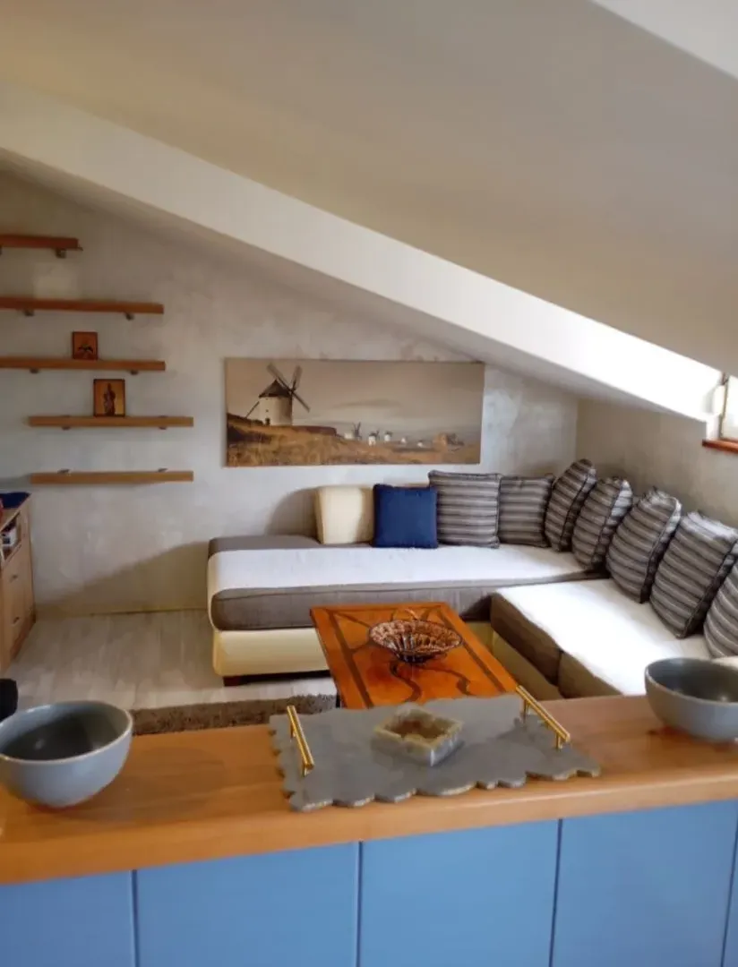 Izdavanje, dvosoban stan, 53m², Cetinje, Crna Gora