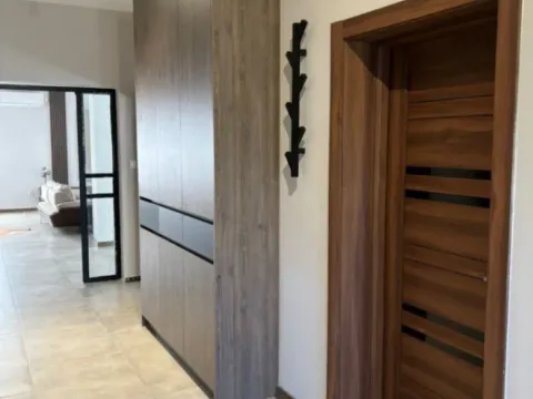 Izdavanje, kuća, 180m², Dalmatinska ulica, Podgorica - image 6