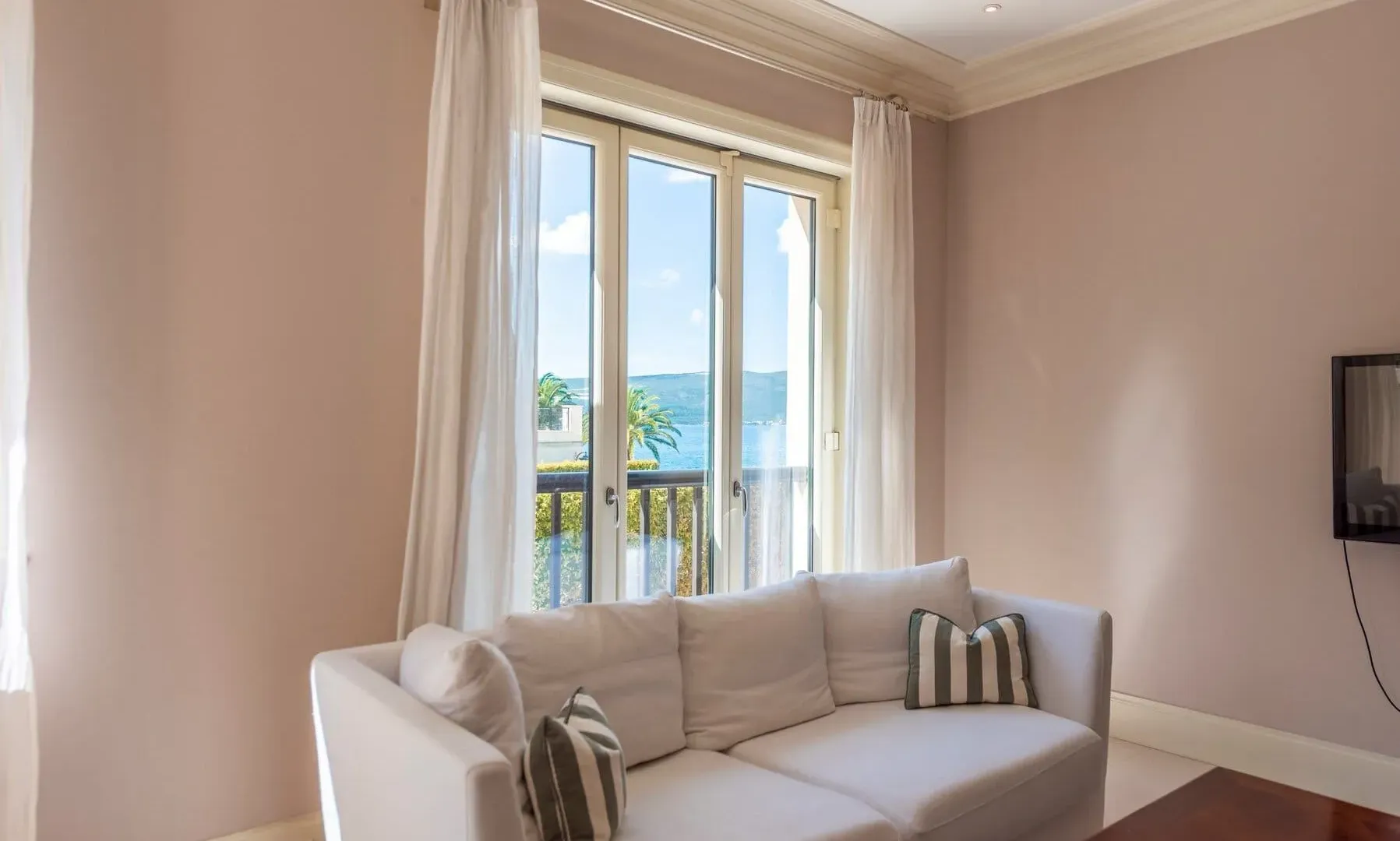 Rent, one bedroom apartment, 119m², Porto Montenegro, Tivat