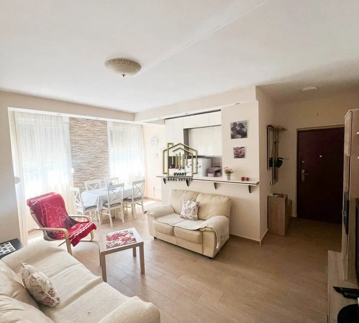 Izdavanje, dvosoban stan, 60m², Centar, Bar