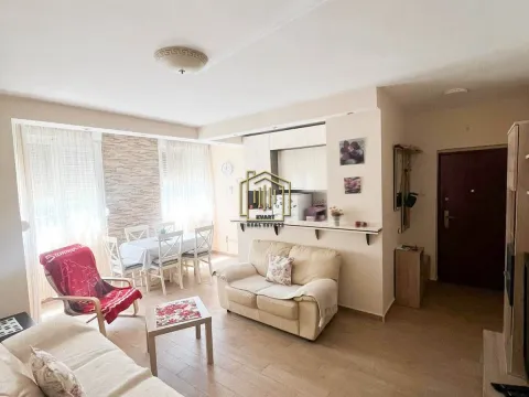 Izdavanje, dvosoban stan, 60m², Centar, Bar