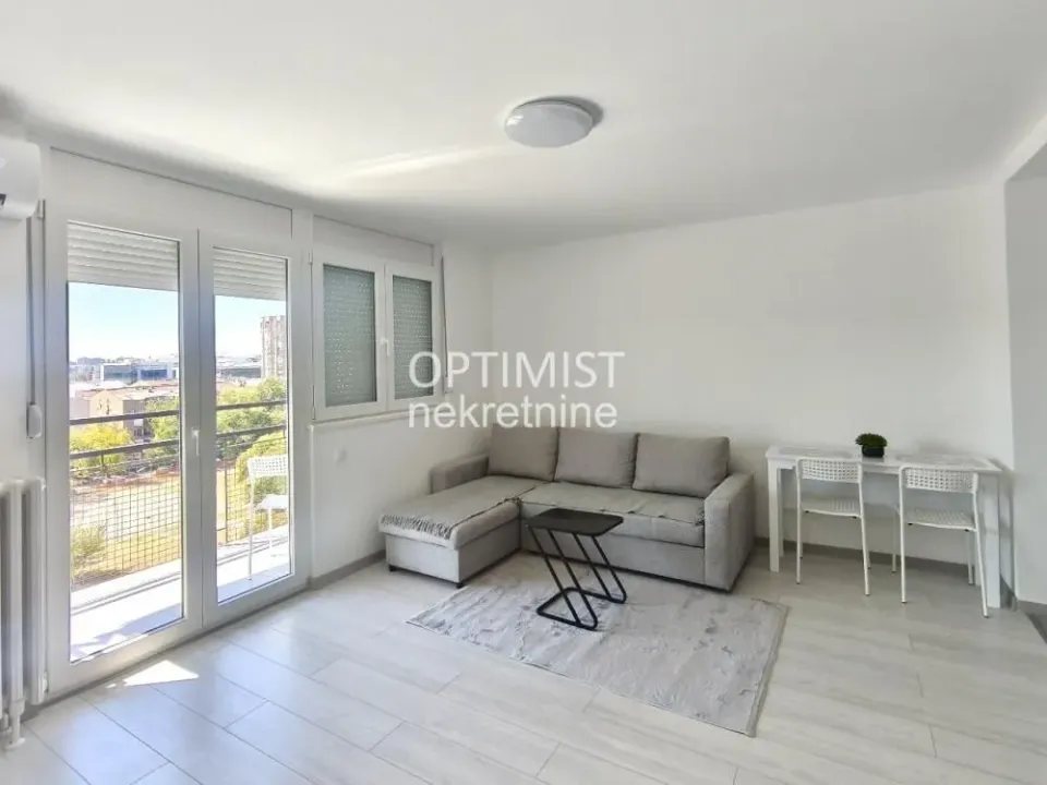 Izdavanje, trosoban stan, 58m², Novi Beograd Blok 28, Novi Beograd Sve Podlokacije