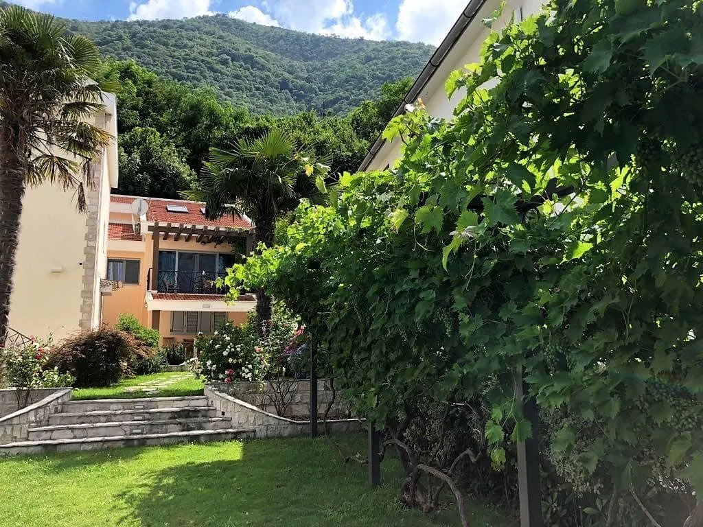 Sale, house, 390m², Stoliv, Kotor
