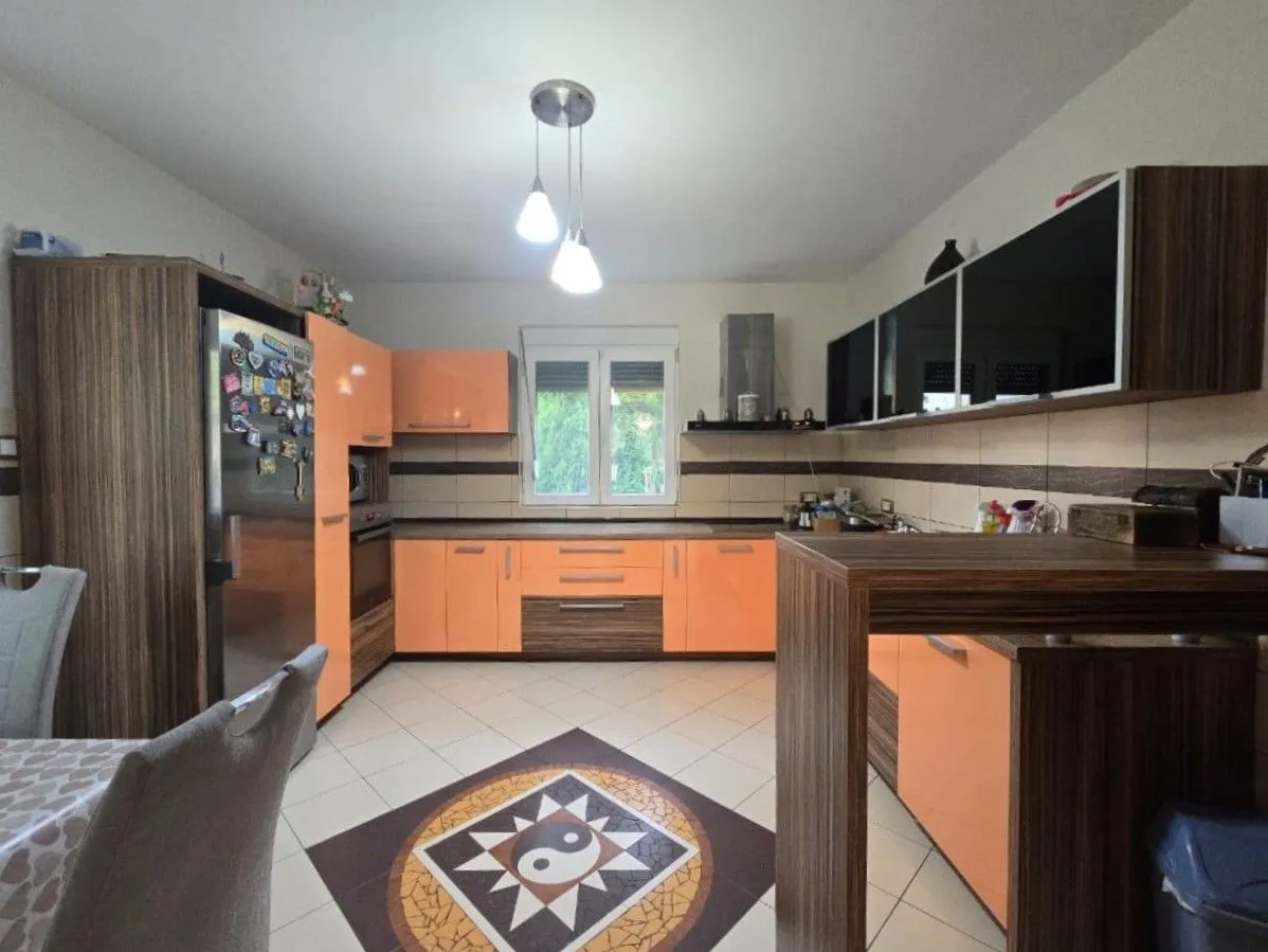Rent, house, 184m², Velje Brdo, Podgorica