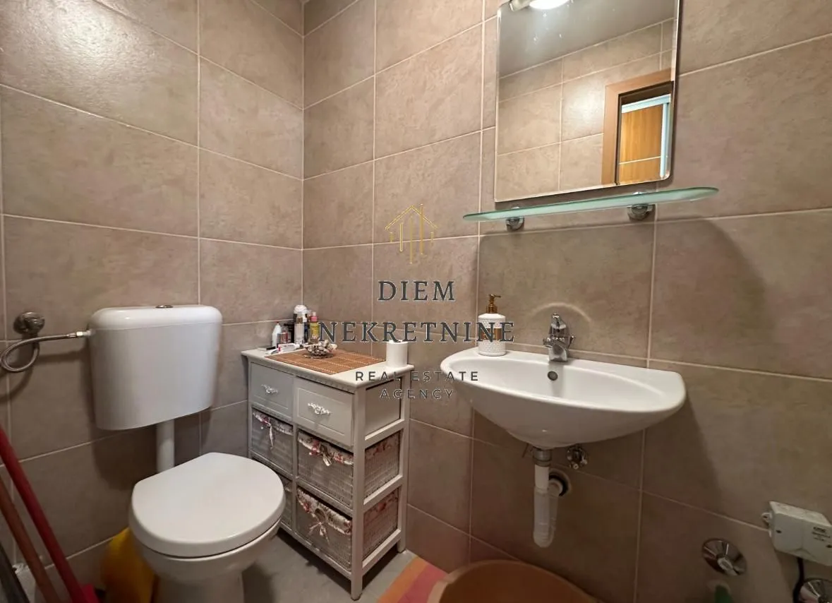 Sale, two bedroom apartment, 69m², Centar, Bar